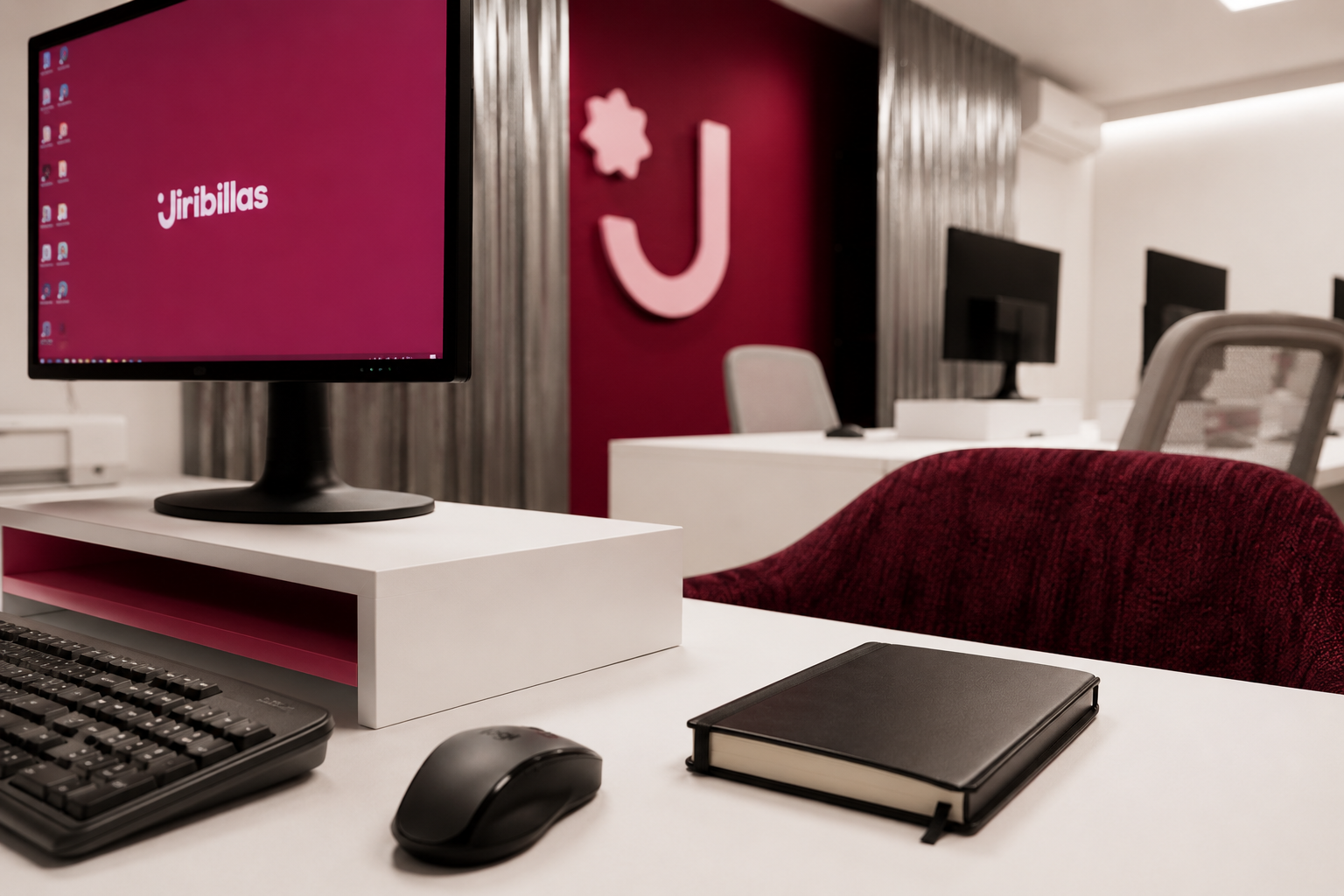 Jiribillas — puesto de trabajo con pantalla de marca